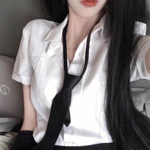 猫咪第一次见到小奶狗的反应，太治愈了 - 烈日影视